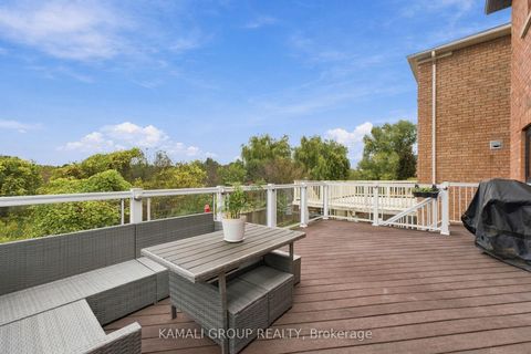 Photo 15 at 61 Barnwood Drive, Oak Ridges Lake Wilcox, Richmond Hill