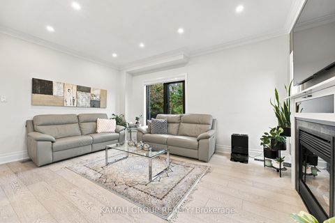 Photo 17 at 61 Barnwood Drive, Oak Ridges Lake Wilcox, Richmond Hill