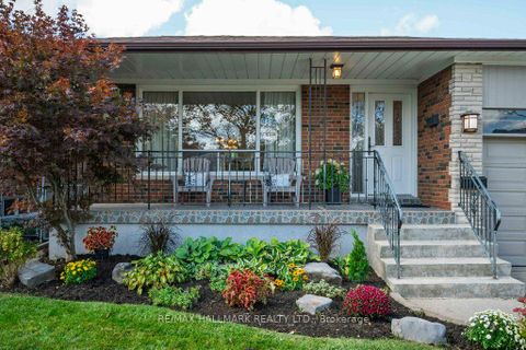 Photo 2 at 12 Tammy Lane, Clairville, Toronto