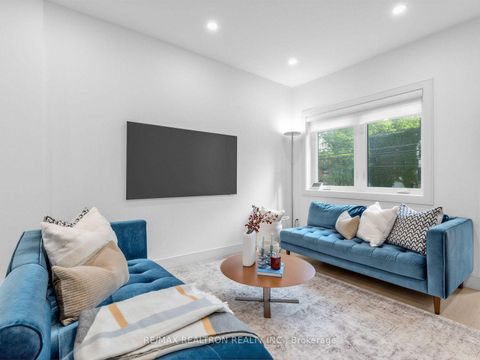 Photo 5 at 1526 Davenport Road, Junction, Toronto