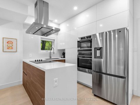 Photo 9 at 1526 Davenport Road, Junction, Toronto