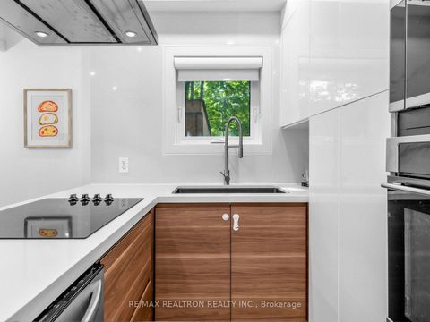 Photo 10 at 1526 Davenport Road, Junction, Toronto