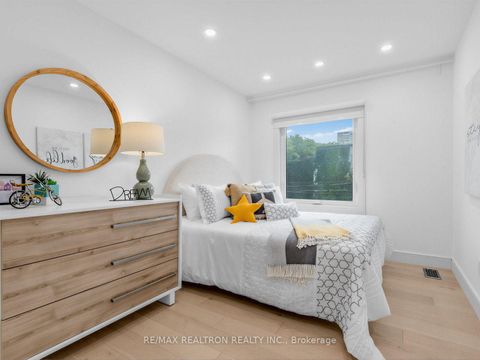 Photo 13 at 1526 Davenport Road, Junction, Toronto
