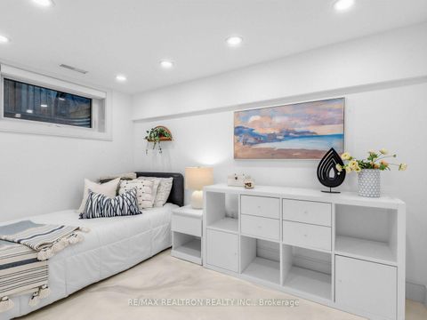 Photo 18 at 1526 Davenport Road, Junction, Toronto