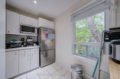 Photo 3 at 267 Albany Avenue, Annex, Toronto