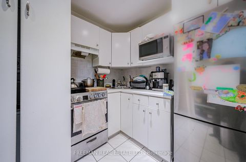 Photo 4 at 267 Albany Avenue, Annex, Toronto