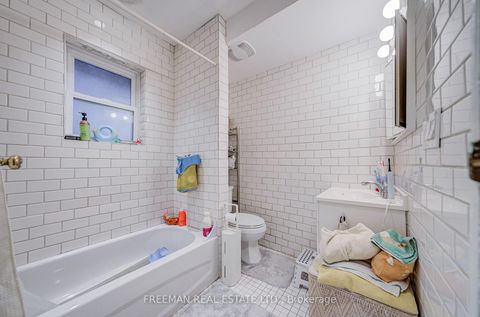 Photo 5 at 267 Albany Avenue, Annex, Toronto