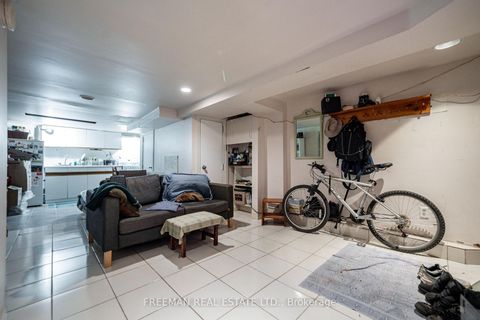 Photo 17 at 267 Albany Avenue, Annex, Toronto