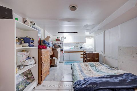 Photo 18 at 267 Albany Avenue, Annex, Toronto