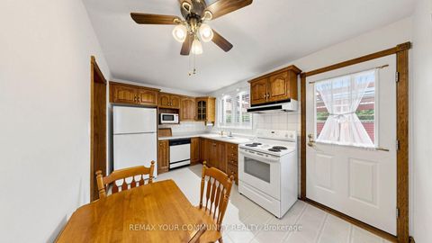 Photo 10 at 43 Seaton Drive, Aurora Highlands, Aurora