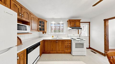 Photo 12 at 43 Seaton Drive, Aurora Highlands, Aurora