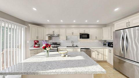 Photo 13 at 336 St Joan of Arc Avenue, Maple, Vaughan