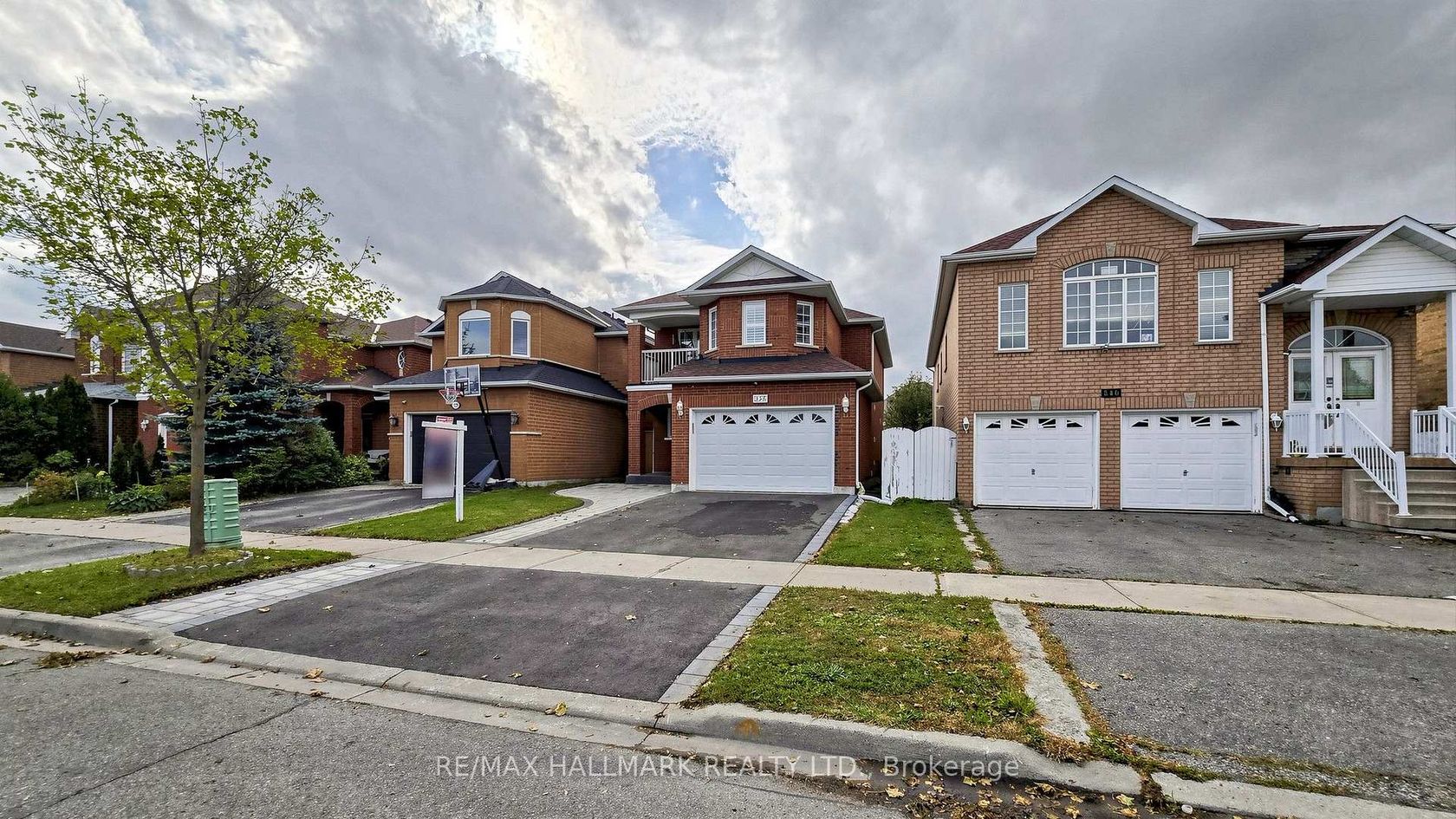 336 St Joan of Arc Avenue, Maple, Vaughan photo number 2