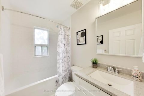 Photo 10 at 4 Bellhaven Road, Woodbine Corridor, Toronto