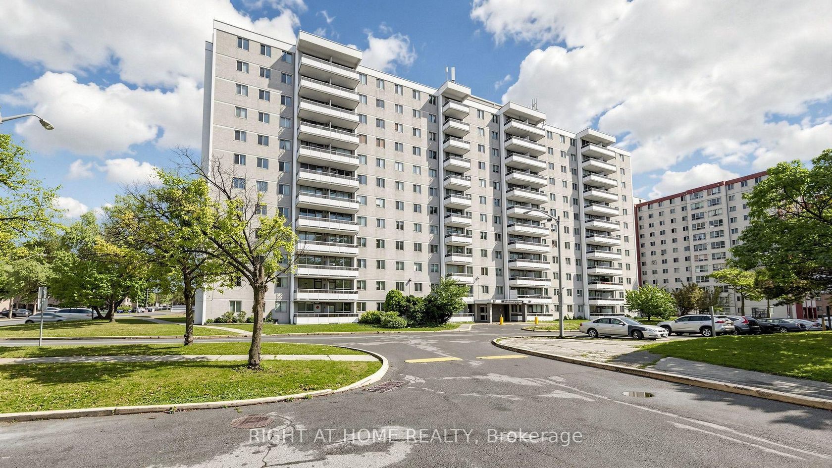 904 - 100 Lotherton Pathway, Glen Park, Toronto 