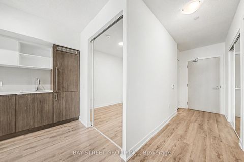 Photo 10 at 806 - 138 Downes Street, Waterfront Communities C8, Toronto