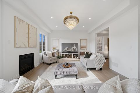 Photo 13 at 211 Stormont Trail, Vellore Village, Vaughan