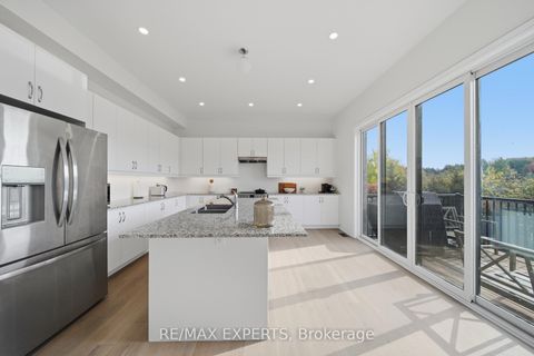 Photo 18 at 211 Stormont Trail, Vellore Village, Vaughan