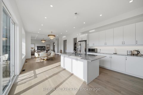 Photo 19 at 211 Stormont Trail, Vellore Village, Vaughan