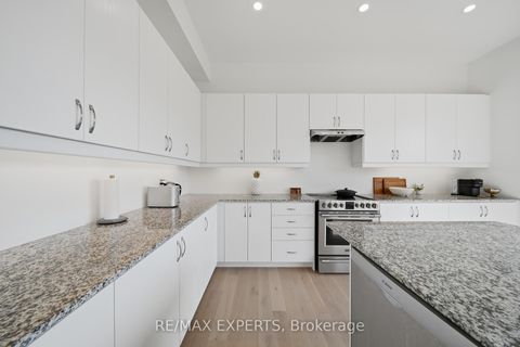 Photo 21 at 211 Stormont Trail, Vellore Village, Vaughan