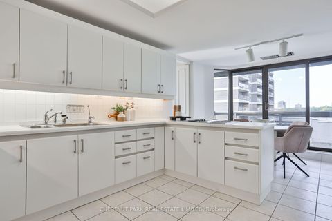 Photo 11 at 805 - 70 Rosehill Avenue, Moore Park, Toronto