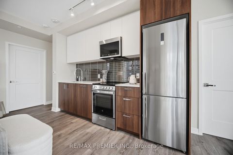 Photo 10 at 610 - 1787 St. Clair Avenue W, Pellam Park, Toronto