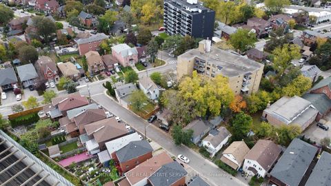 Photo 6 at 4 King George Road, Weston, Toronto