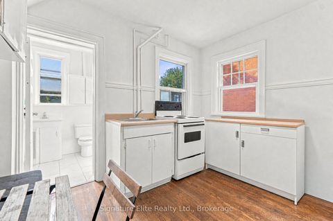 Photo 12 at 272 Roncesvalles Avenue, Swansea, Toronto