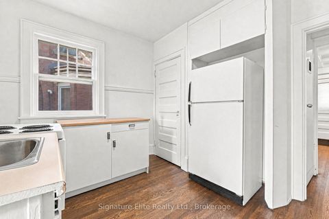 Photo 14 at 272 Roncesvalles Avenue, Swansea, Toronto