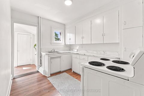 Photo 19 at 272 Roncesvalles Avenue, Swansea, Toronto