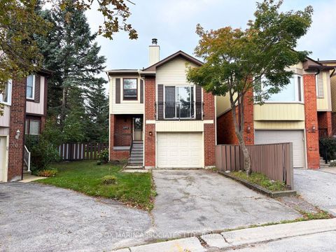 Photo 2 at 35 - 141 Castle Rock Drive, North Richvale, Richmond Hill