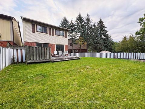Photo 7 at 35 - 141 Castle Rock Drive, North Richvale, Richmond Hill