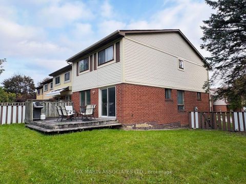 Photo 8 at 35 - 141 Castle Rock Drive, North Richvale, Richmond Hill