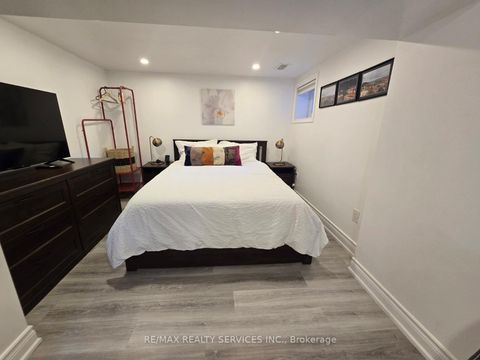 Photo 28 at 21 McIntosh Avenue, Queensway, Toronto