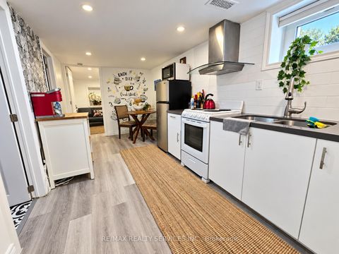 Photo 29 at 21 McIntosh Avenue, Queensway, Toronto