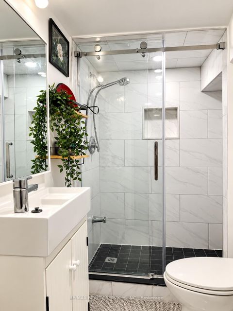 Photo 32 at 21 McIntosh Avenue, Queensway, Toronto