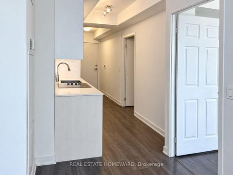 Photo 3 at 1405 - 99 Broadway Avenue, Mount Pleasant West, Toronto