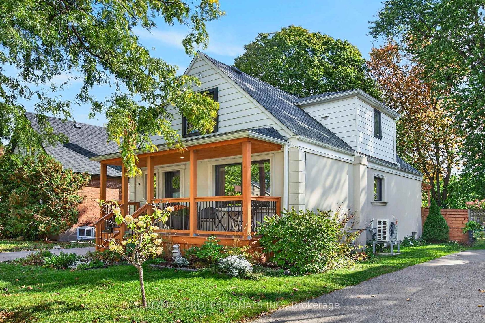 17 Hollydene Road, Birchmount, Toronto 