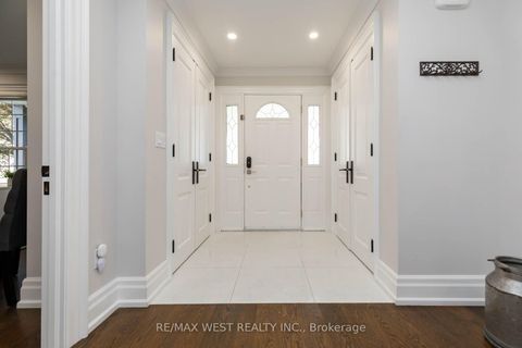 Photo 2 at 49 Winterton Drive, Rosethorn, Toronto