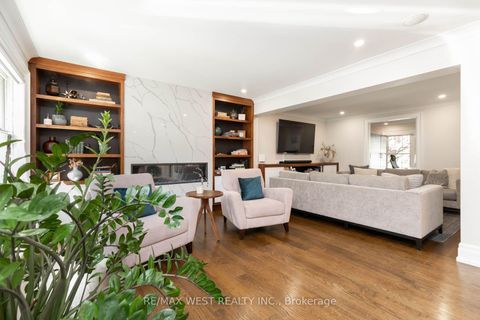Photo 5 at 49 Winterton Drive, Rosethorn, Toronto