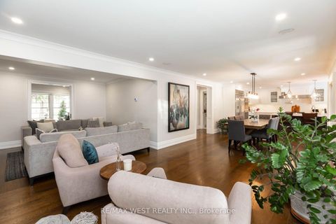 Photo 7 at 49 Winterton Drive, Rosethorn, Toronto