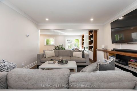 Photo 9 at 49 Winterton Drive, Rosethorn, Toronto