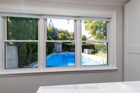 Photo 14 at 49 Winterton Drive, Rosethorn, Toronto