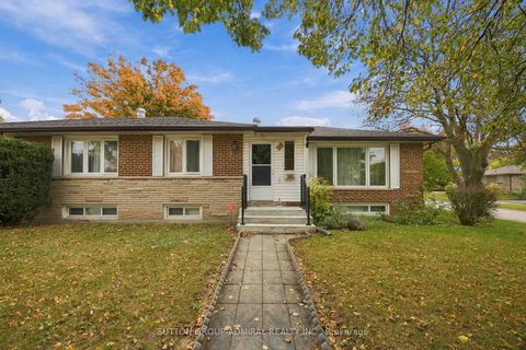 Photo 1 at 11 Summerglade Drive, Malvern West, Toronto