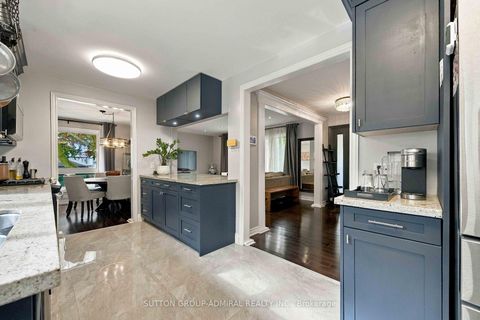 Photo 13 at 11 Summerglade Drive, Malvern West, Toronto