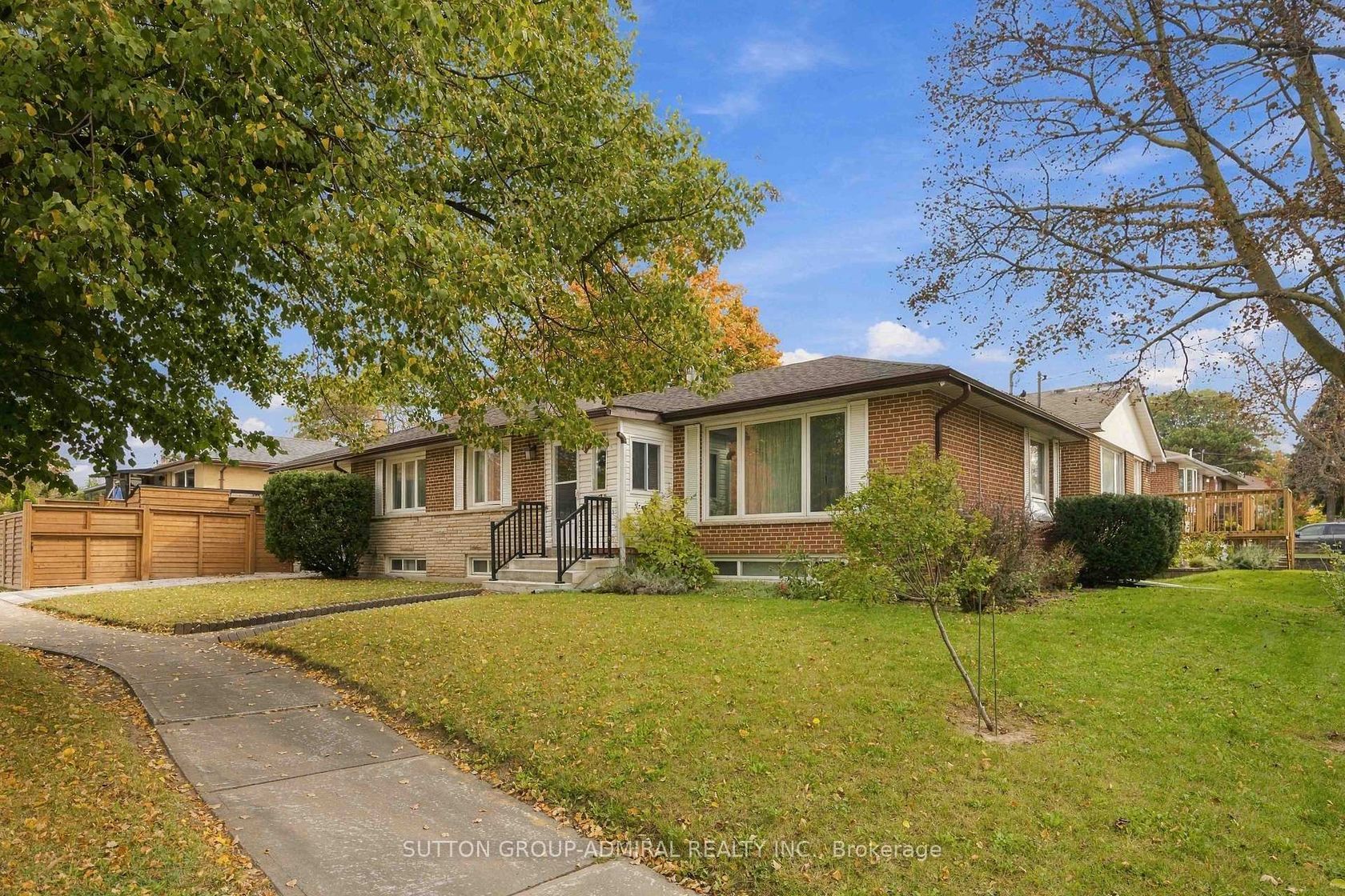 11 Summerglade Drive, Malvern West, Toronto 