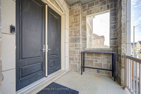 Photo 3 at 14 Greywacke Street, Oak Ridges, Richmond Hill