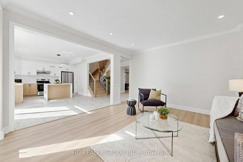 Photo 7 at 43 Randolph Drive, Patterson, Vaughan