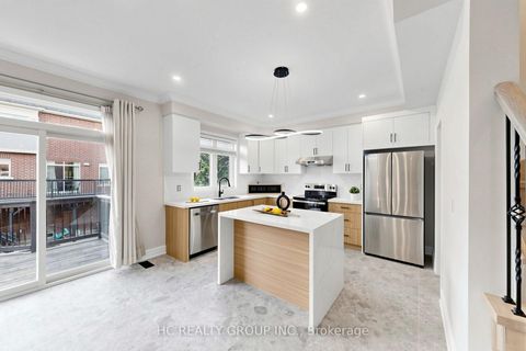 Photo 11 at 43 Randolph Drive, Patterson, Vaughan