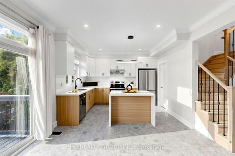 Photo 12 at 43 Randolph Drive, Patterson, Vaughan